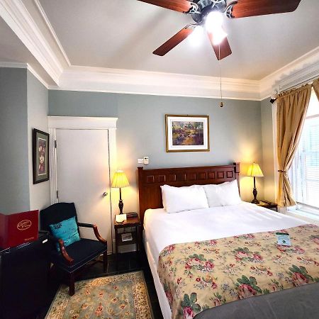 Chipman Hill Suites - Pratt House Сент-Джон Экстерьер фото